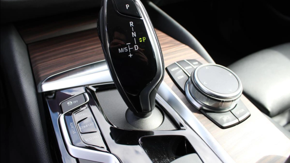 BMW Seria 5 530i xDrive Sport Line sport-aut