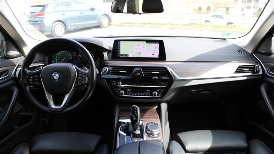 BMW Seria 5 530i xDrive Sport Line sport-aut