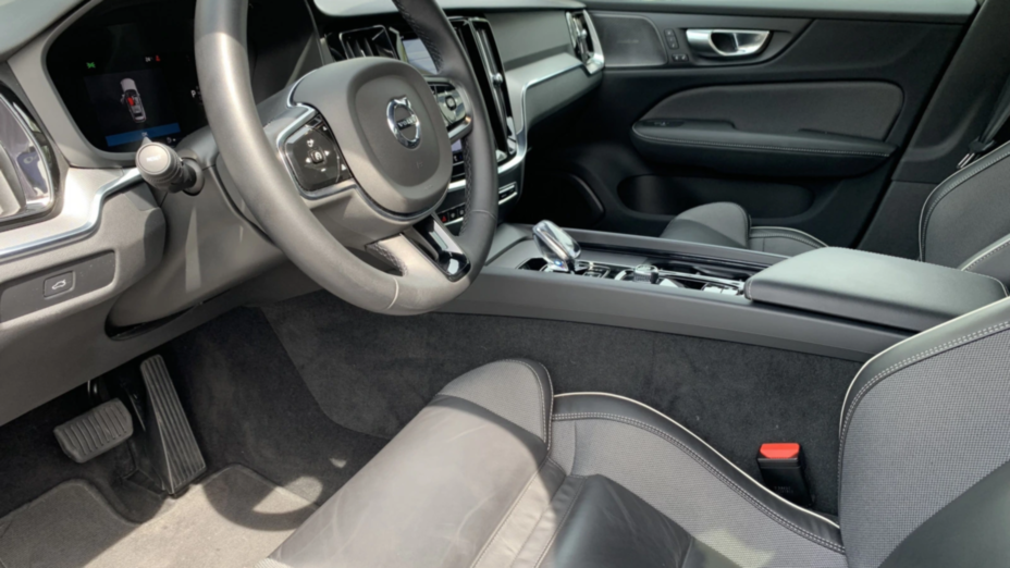 VOLVO V60 V60 B4 D Plus Dark aut