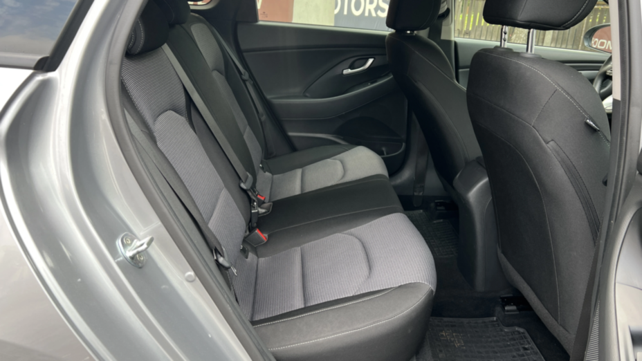 HYUNDAI i30 i30 1.5 DPI Modern