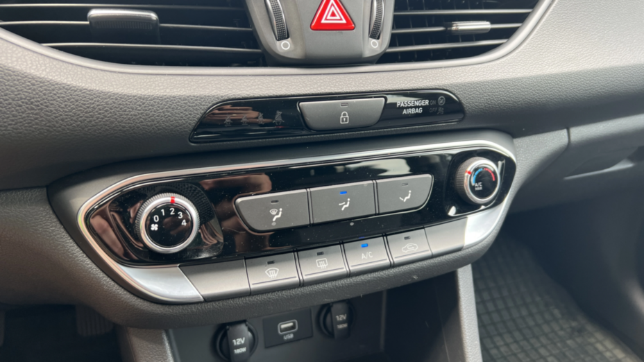 HYUNDAI i30 i30 1.5 DPI Modern