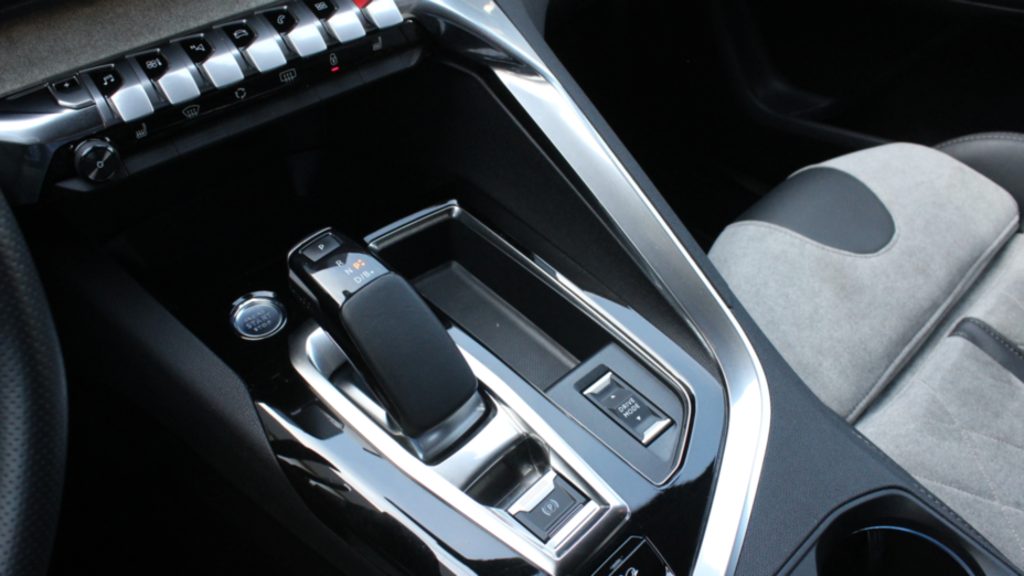 PEUGEOT 3008 3008 1.6 PureTech Hybrid4 PHEV GT S&S EAT8