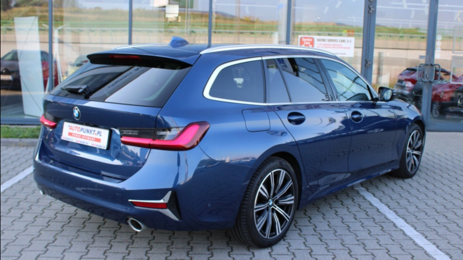 BMW Seria 3 320d xDrive Luxury Line aut