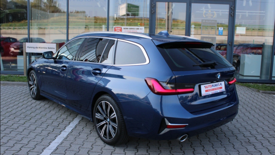 BMW Seria 3 320d xDrive Luxury Line aut