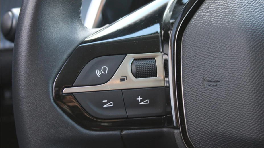 PEUGEOT 2008 2008 1.2 PureTech Allure S&S EAT8