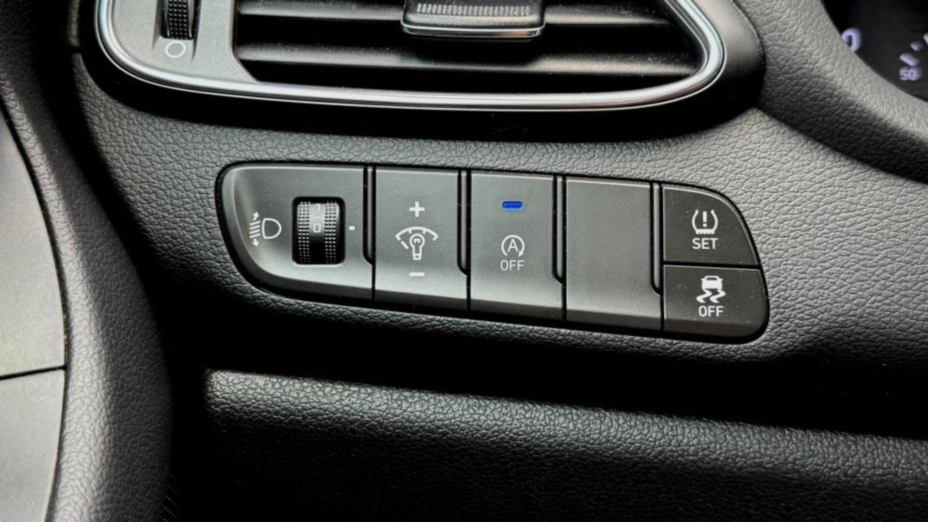 HYUNDAI i30 i30 1.5 DPI Classic +