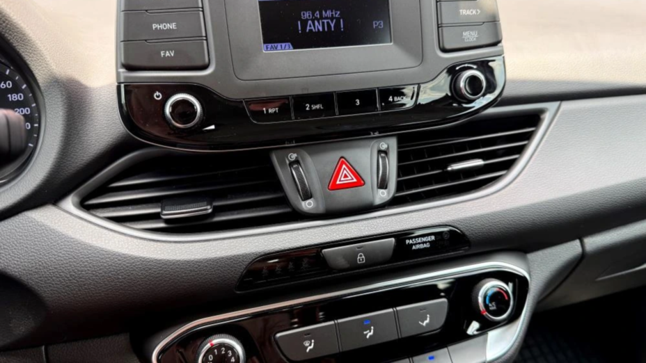 HYUNDAI i30 i30 1.5 DPI Classic +