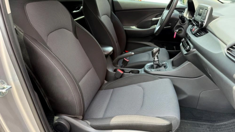 HYUNDAI i30 i30 1.5 DPI Classic +