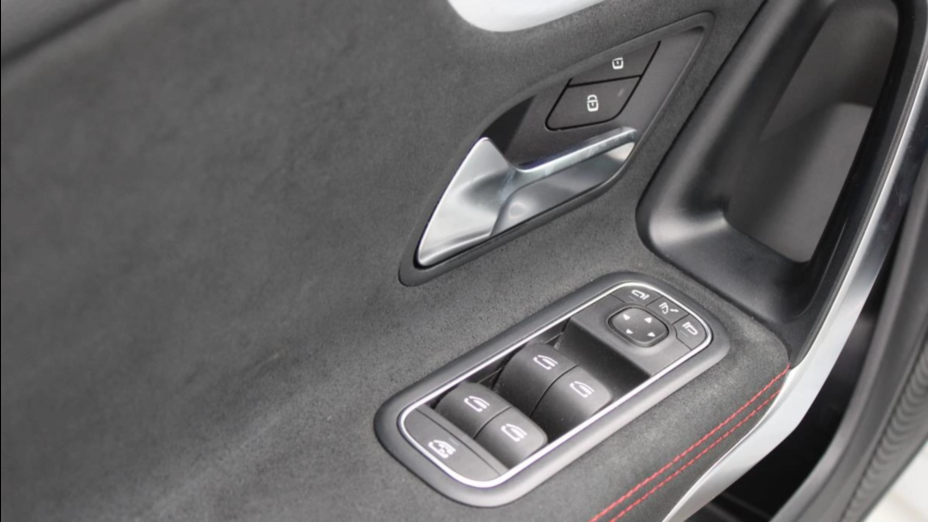 MERCEDES-BENZ CLA CLA 200 d AMG Line 8G-DCT