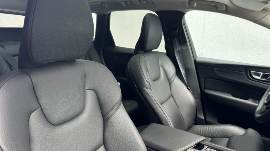 VOLVO XC60 XC60 T6 Plug-In Hybrid AWD Plus Dark aut