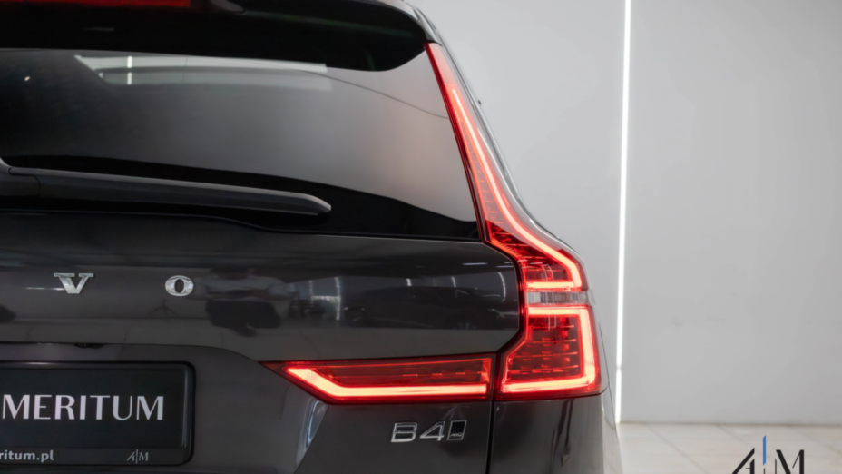 VOLVO XC60 XC60 B4 D AWD Plus Dark aut