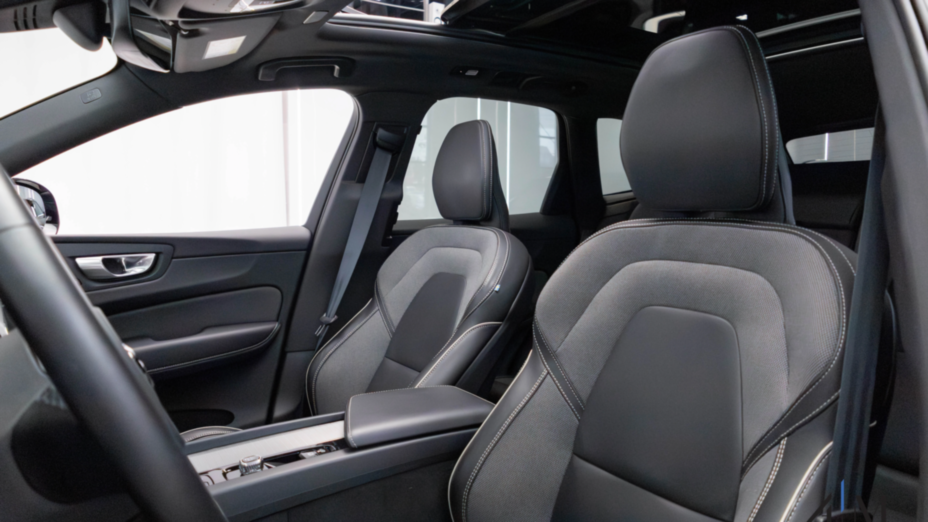 VOLVO XC60 XC60 B4 D AWD Plus Dark aut