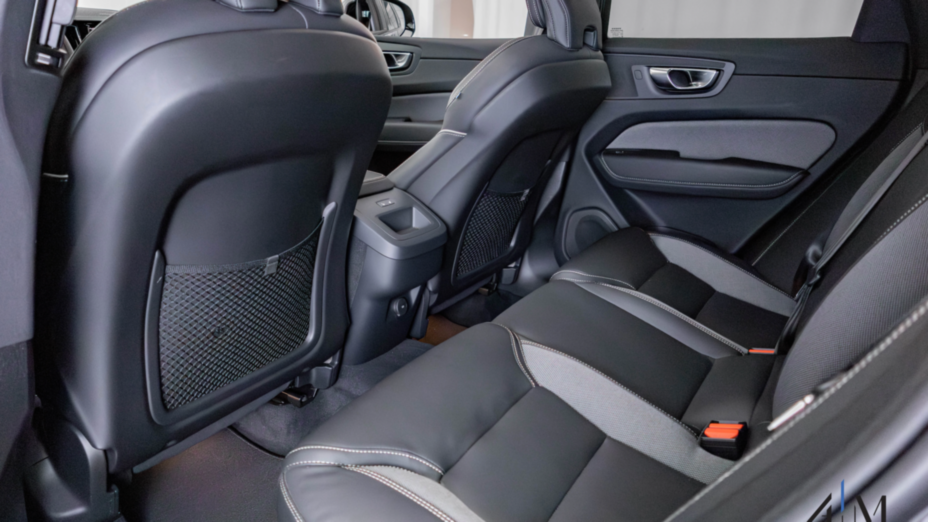 VOLVO XC60 XC60 B4 D AWD Plus Dark aut