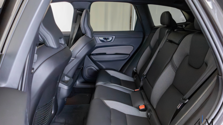 VOLVO XC60 XC60 B4 D AWD Plus Dark aut