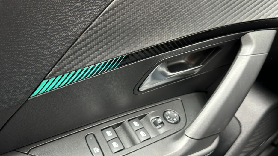 PEUGEOT 2008 2008 1.2 PureTech Allure S&S EAT8