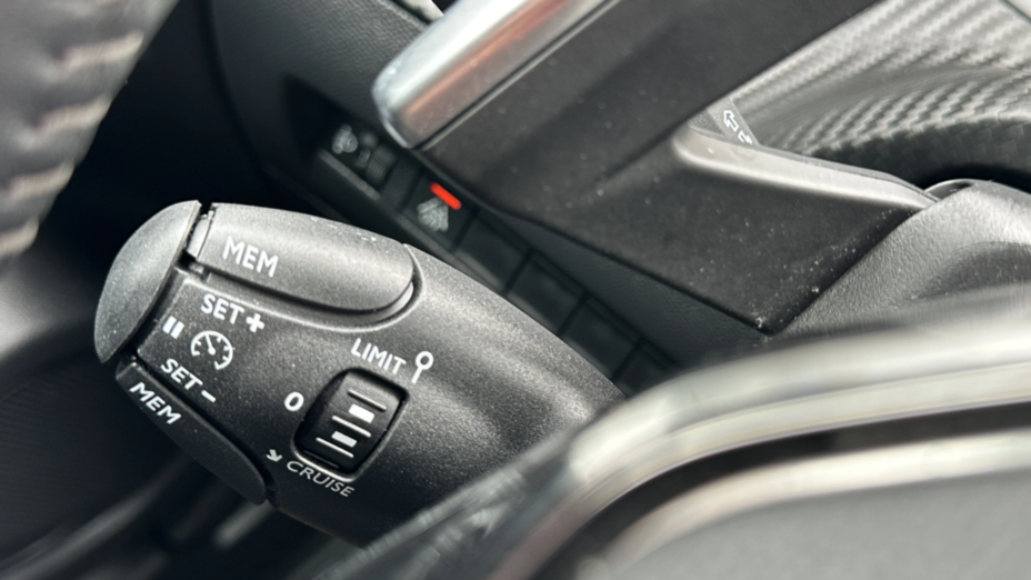 PEUGEOT 2008 2008 1.2 PureTech Allure S&S EAT8