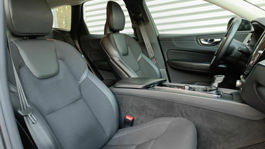 VOLVO XC60 XC60 T4 Momentum Pro aut