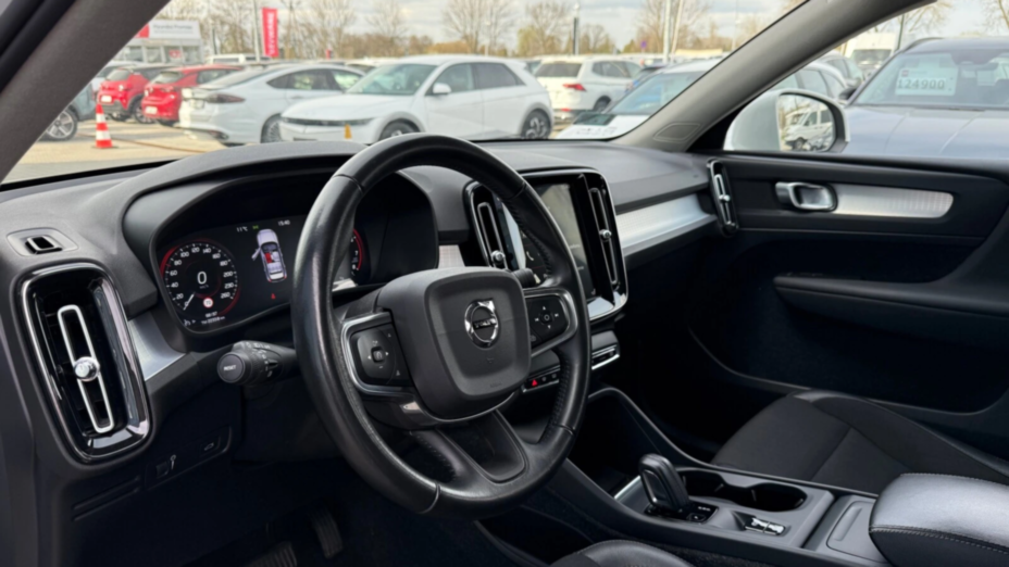 VOLVO XC40 XC40 T3 Momentum Pro