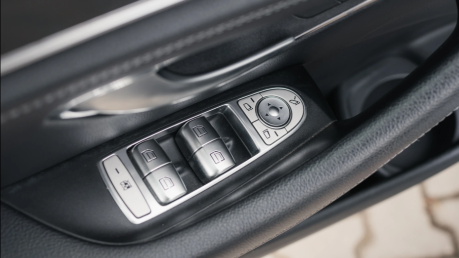 MERCEDES-BENZ E Klasa E 220 d AMG