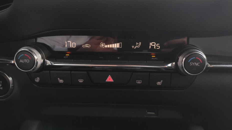 MAZDA 3 3 2.0 mHEV Hikari aut