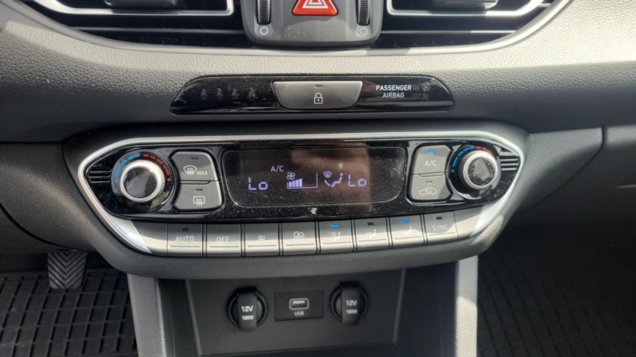 HYUNDAI i30 i30 1.0 T-GDI Smart