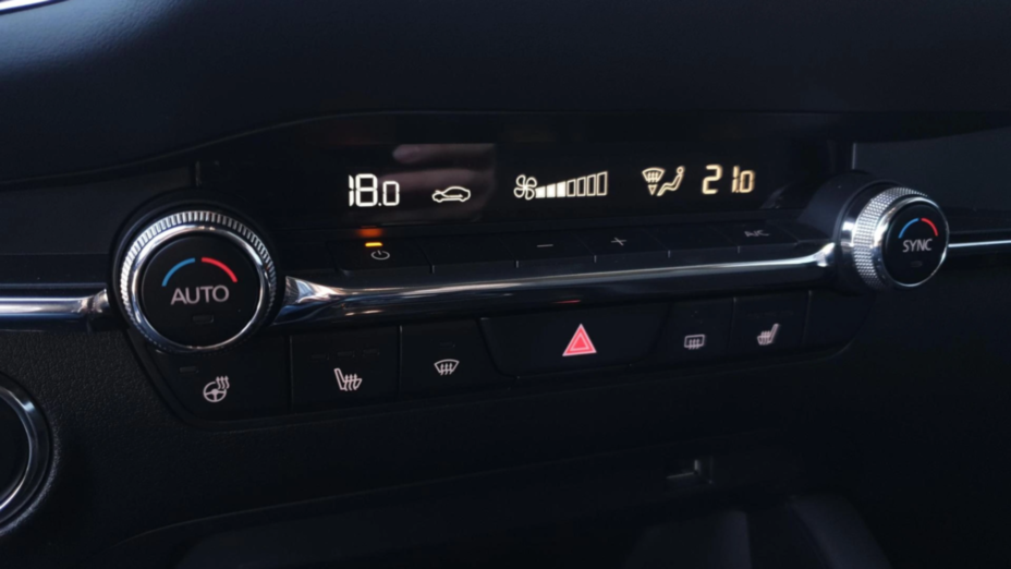 MAZDA 3 3 2.0 mHEV Hikari aut