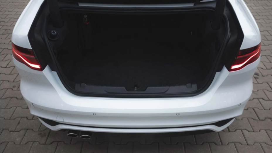 JAGUAR XE XE 2.0 D200 mHEV R-Dynamic SE aut