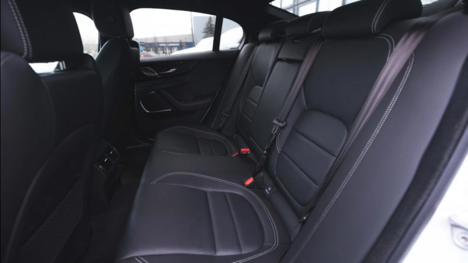 JAGUAR XE XE 2.0 D200 mHEV R-Dynamic SE aut