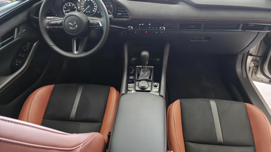 MAZDA 3 3 2.0 mHEV Nagisa aut Nowy