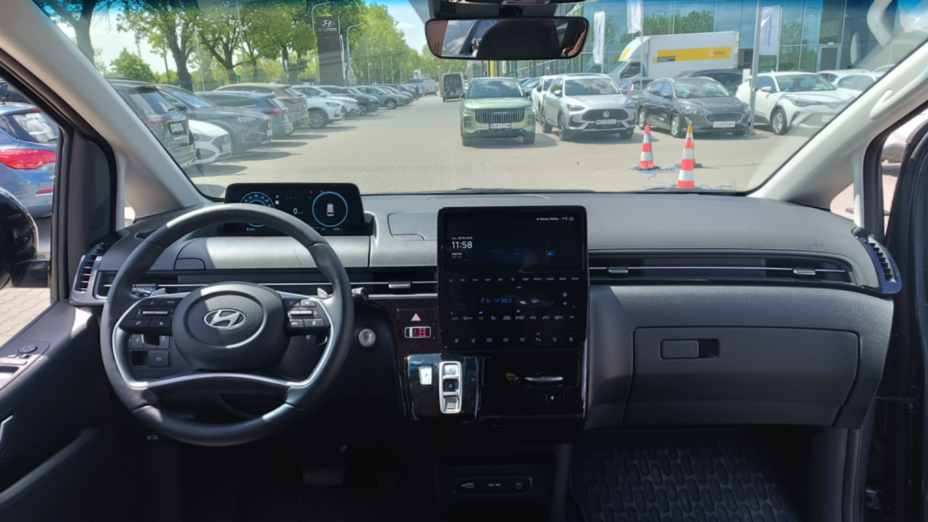 HYUNDAI Staria Staria 1.6 T-GDI HEV Smart VIP aut