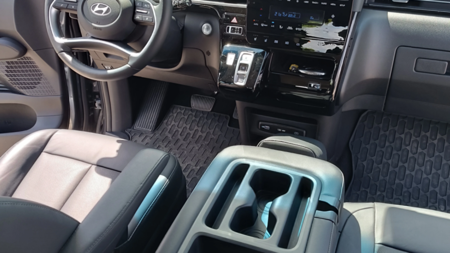 HYUNDAI Staria Staria 1.6 T-GDI HEV Smart VIP aut
