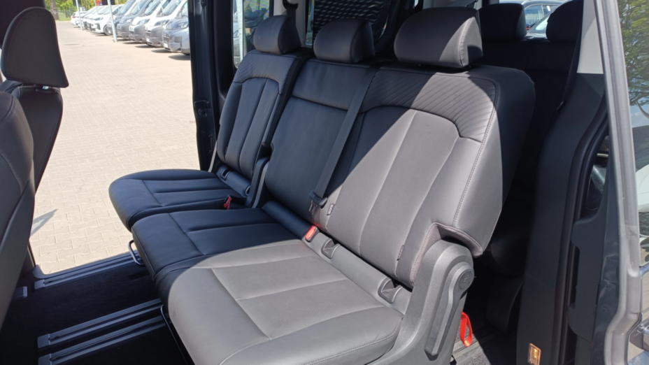 HYUNDAI Staria Staria 1.6 T-GDI HEV Smart VIP aut