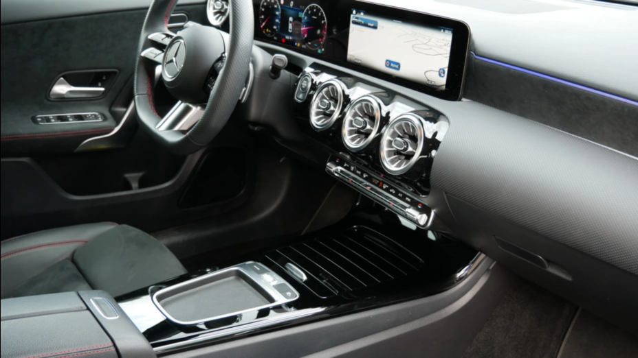 MERCEDES-BENZ A Klasa A 200 AMG Line 7G-DCT