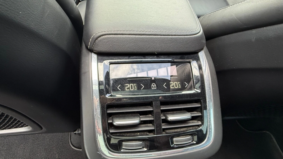 VOLVO XC60 XC60 B4 D AWD R-Design aut