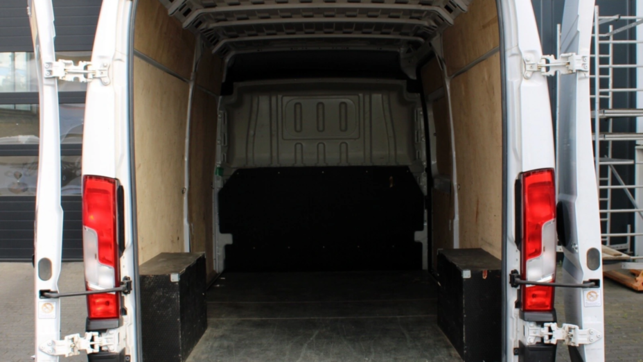 PEUGEOT Boxer Boxer 335 BlueHDi L3H2 Premium