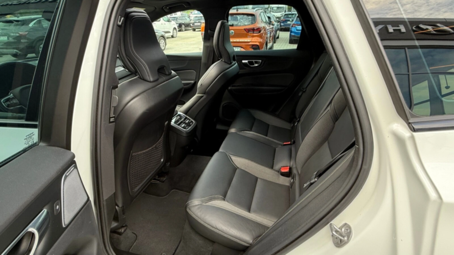 VOLVO XC60 XC60 B4 D AWD R-Design aut