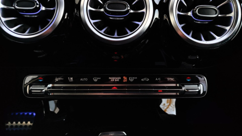 MERCEDES-BENZ A Klasa A 200 AMG Line 7G-DCT
