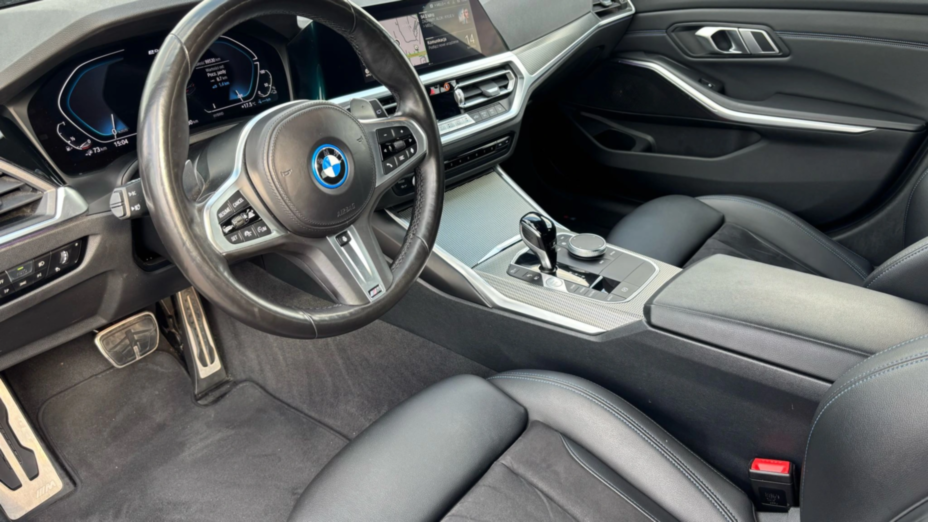 BMW Seria 3 330e xDrive M Sport sport-aut