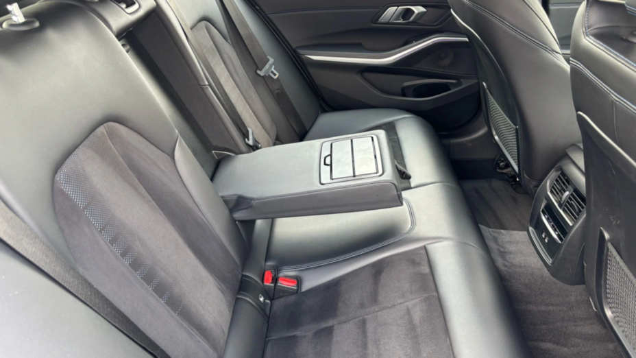 BMW Seria 3 330e xDrive M Sport sport-aut
