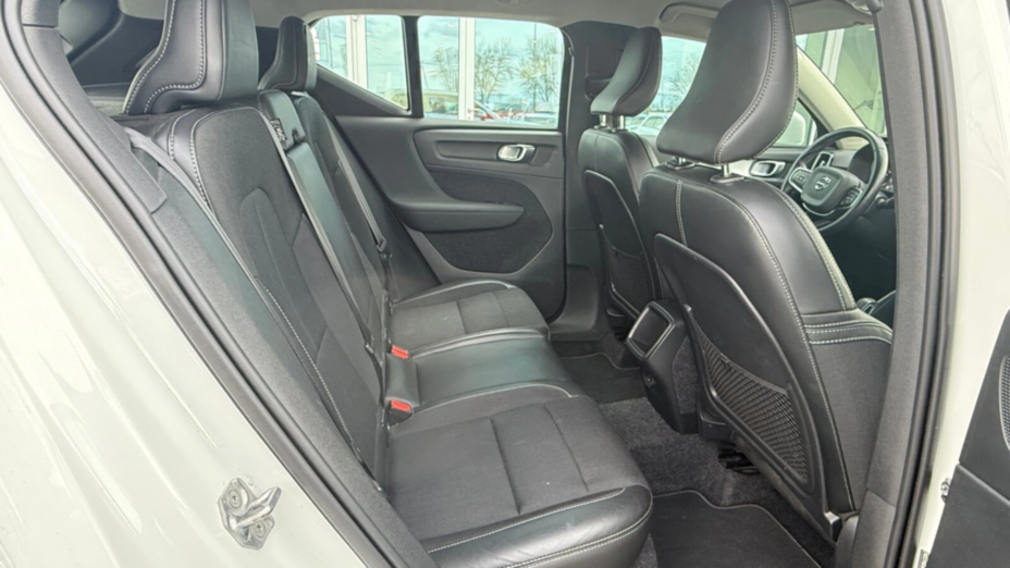 VOLVO XC40 XC40 T3 Momentum Pro