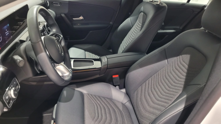 MERCEDES-BENZ CLA CLA 200 7G-DCT