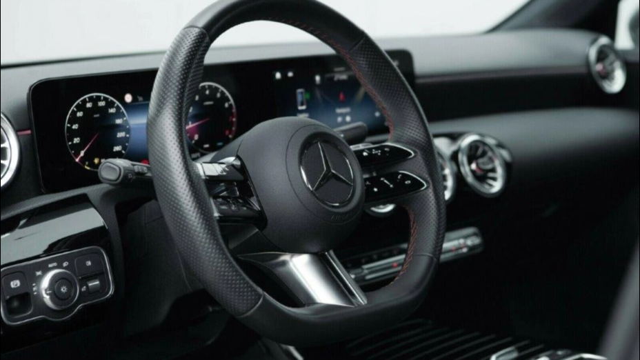 MERCEDES-BENZ A Klasa A 200 AMG Line 7G-DCT