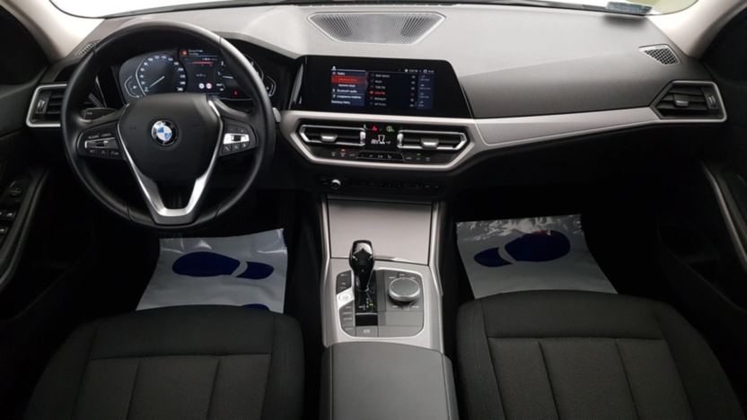 BMW Seria 3 318i aut