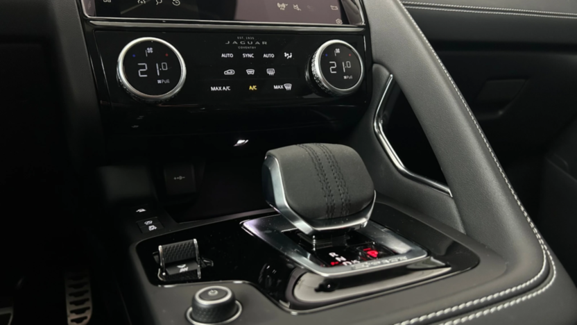 JAGUAR E-Pace E-Pace 2.0 D200 mHEV AWD R-Dynamic Black