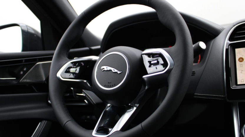 JAGUAR XE XE 2.0 D200 mHEV R-Dynamic SE aut Nowy