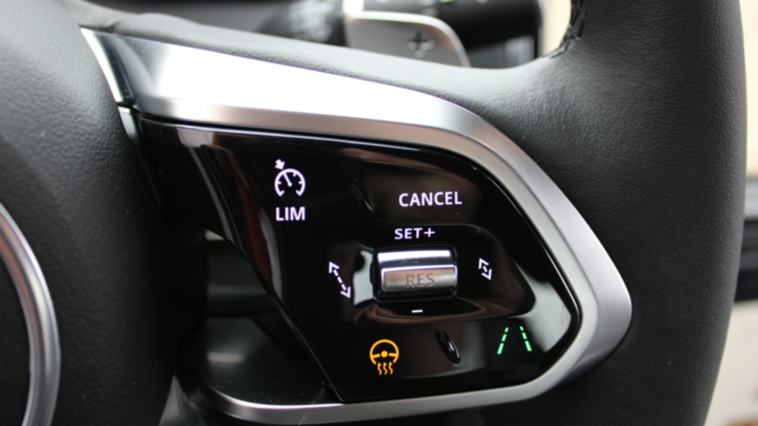JAGUAR XE XE 2.0 D200 mHEV R-Dynamic SE aut Nowy