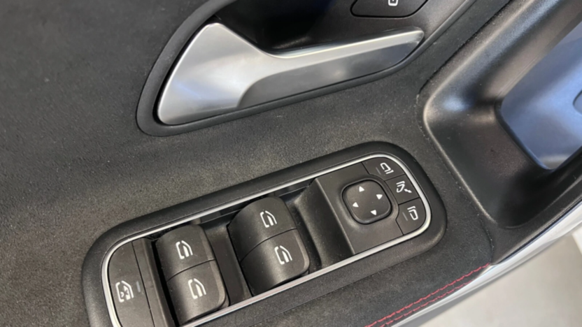 MERCEDES-BENZ CLA CLA 200 AMG Line 7G-DCT