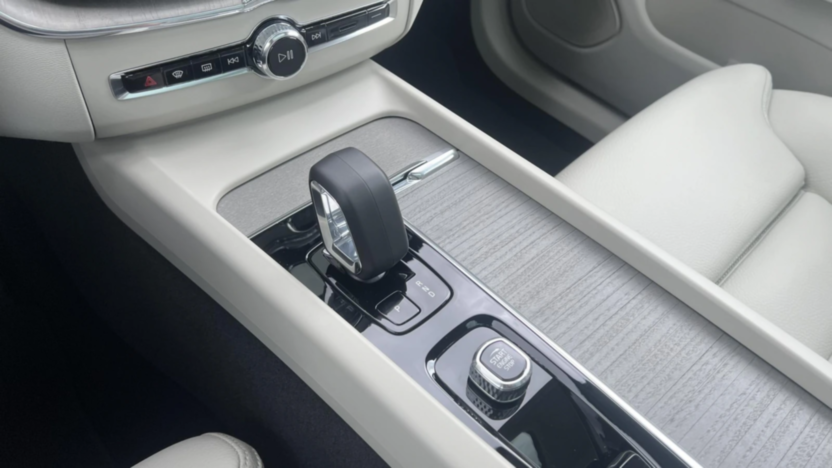 VOLVO XC60 XC60 T6 Plug-In Hybrid AWD Plus Bright aut