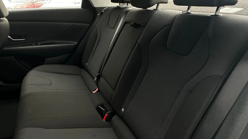 HYUNDAI Elantra Elantra 1.6 Modern