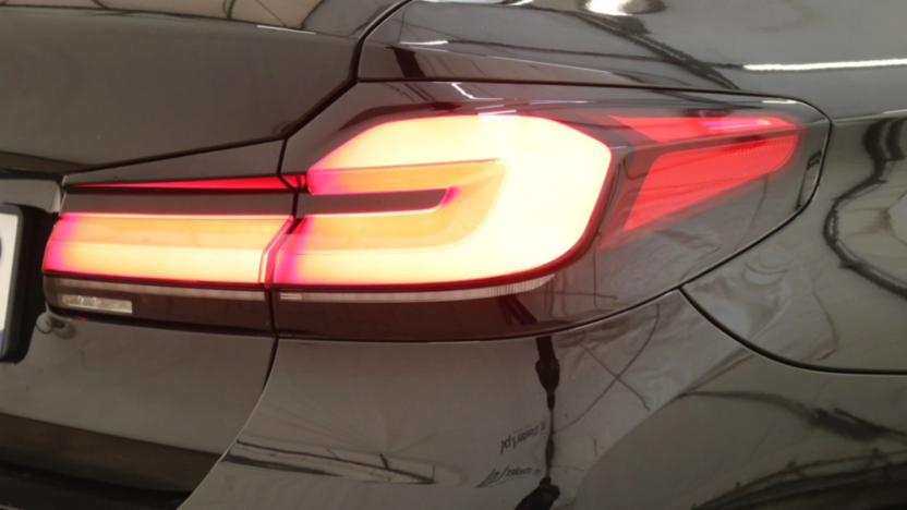 BMW Seria 5 520i mHEV aut